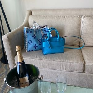 Henri Bendel Barrow street satchel 💙